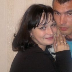 Семейная пара ищет девушку би или лесби для секса с женщиной в Ростове-на-дону.